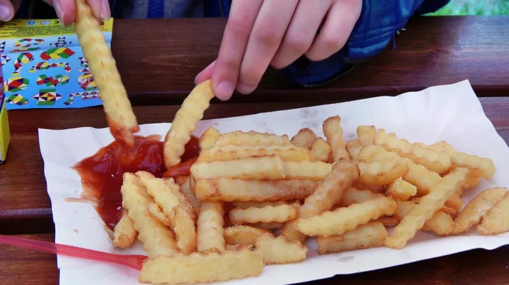 Czy frytki są lekkostrawne? Sprawdź, jak uniknąć ciężkości po posiłku