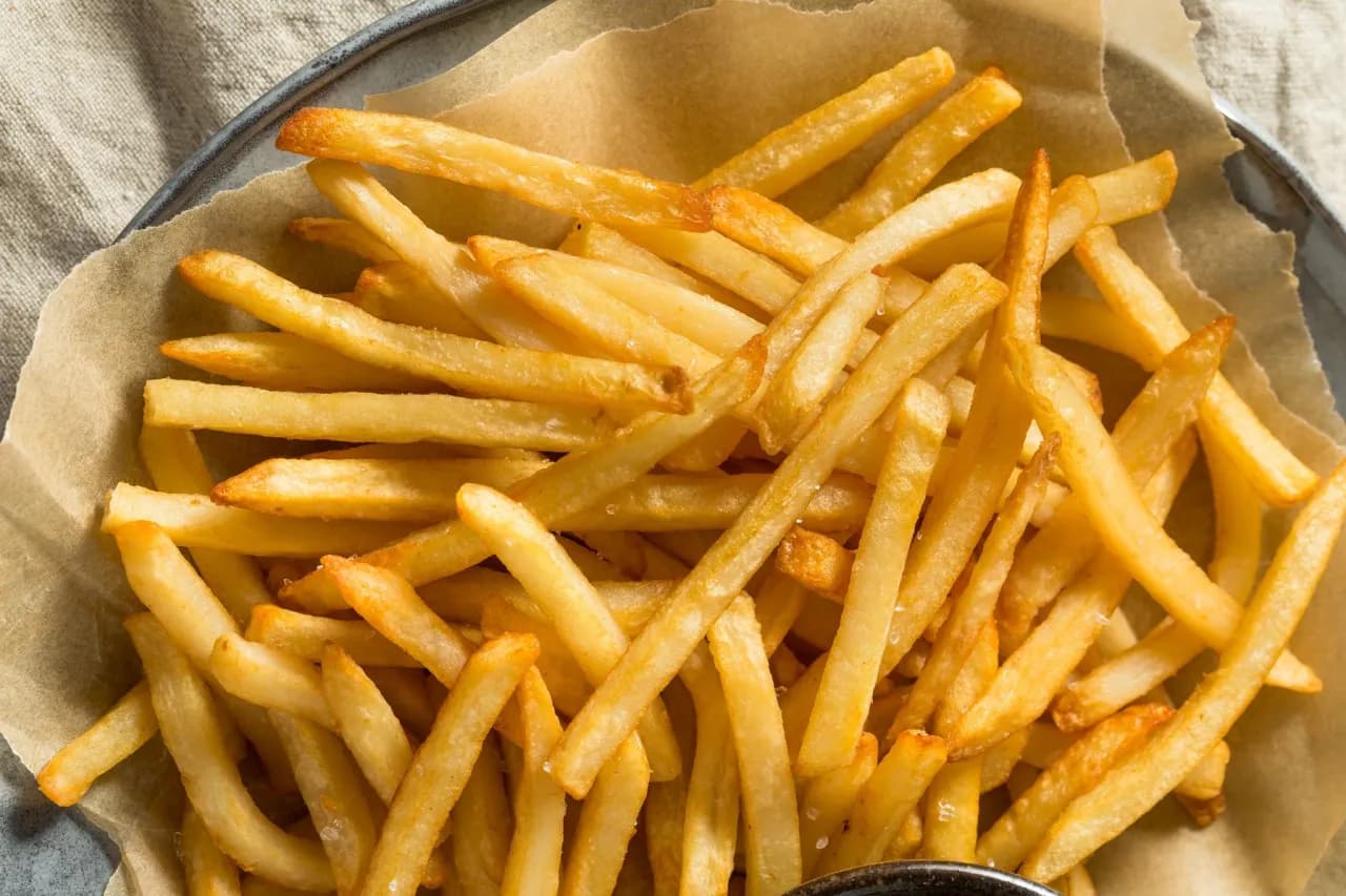 Frytki z piekarnika ile piec, aby były chrupiące i idealne?